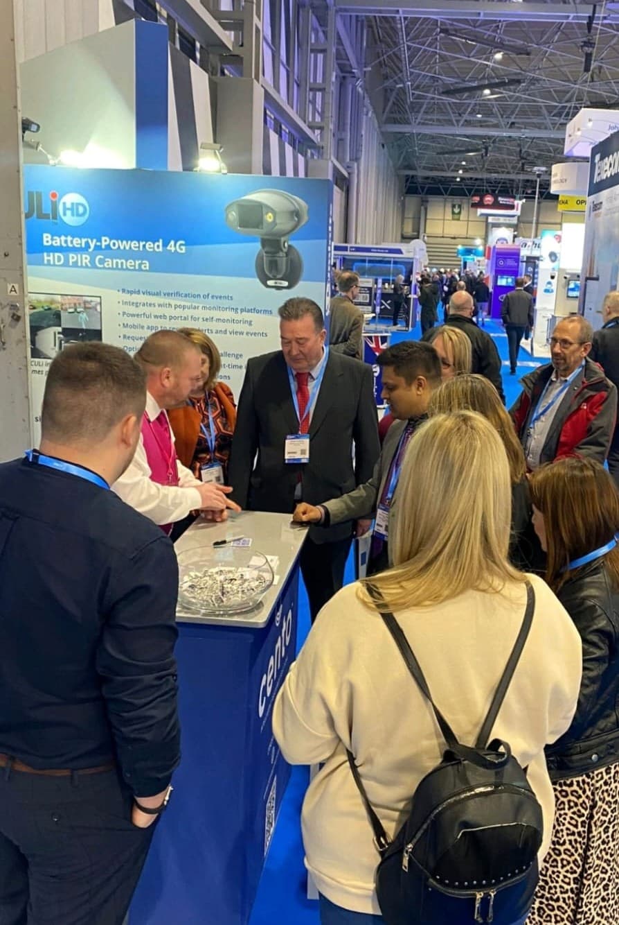 Paul Grundle performing at a trade show stand